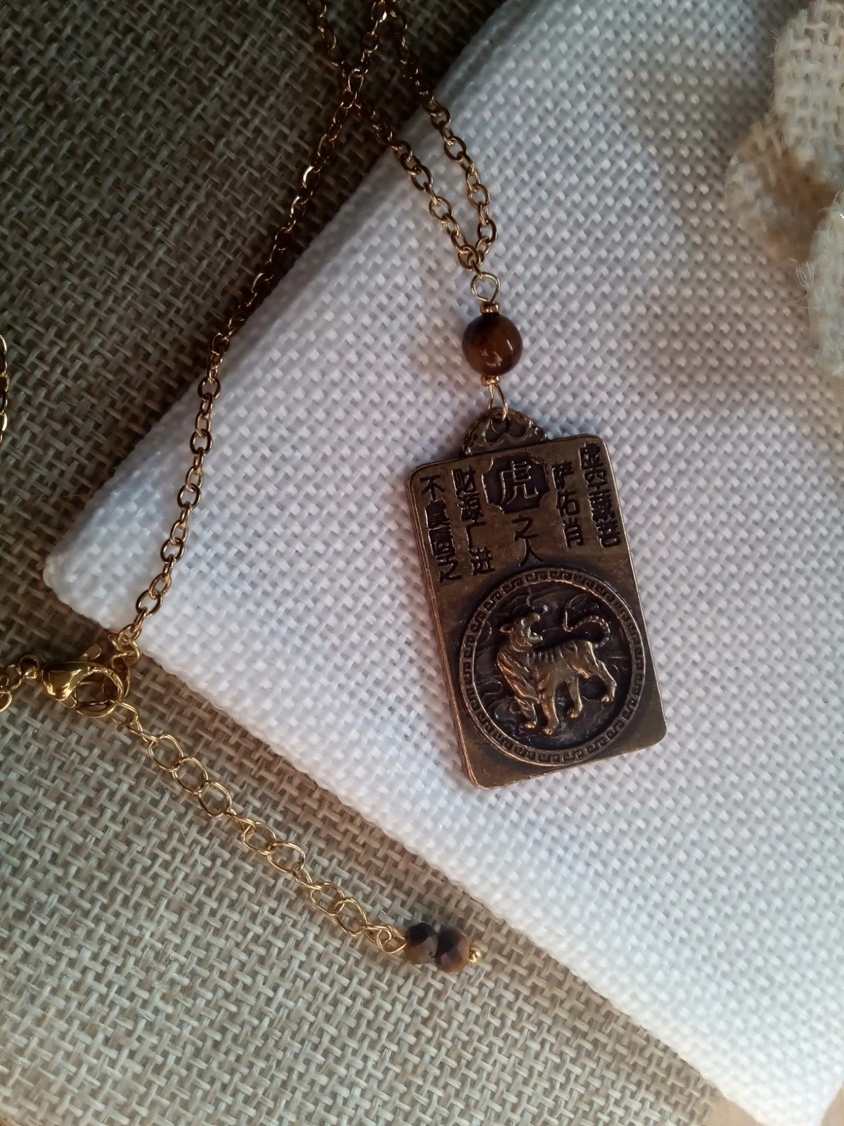 Collier pierre oeil de tigre et médaillon signe chinois tigre – photo 4